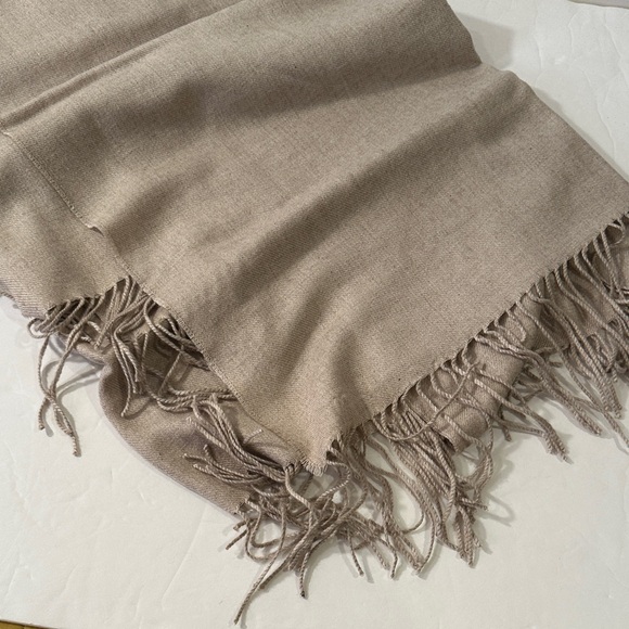 Field gear Home Collection throw.  Tan Heather color.  50”x160”. EUC - Picture 1 of 2
